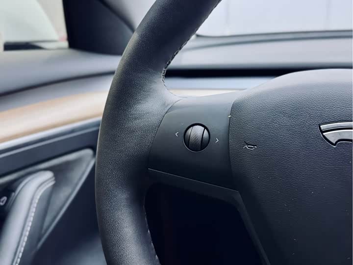 Фото 23 - Tesla Model 3