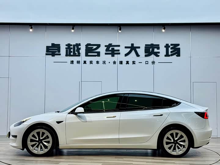 Фото 3 - Tesla Model 3