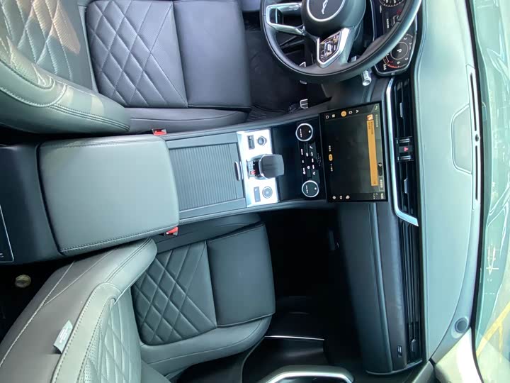 Фото 11 - Jaguar F-Pace