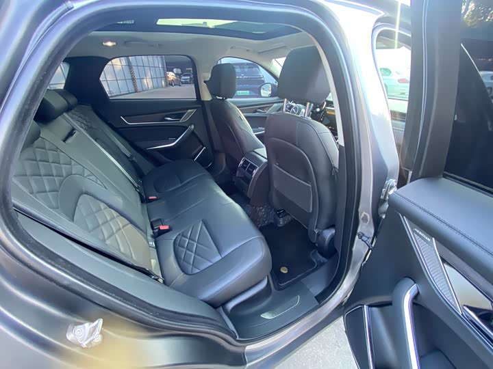 Фото 14 - Jaguar F-Pace