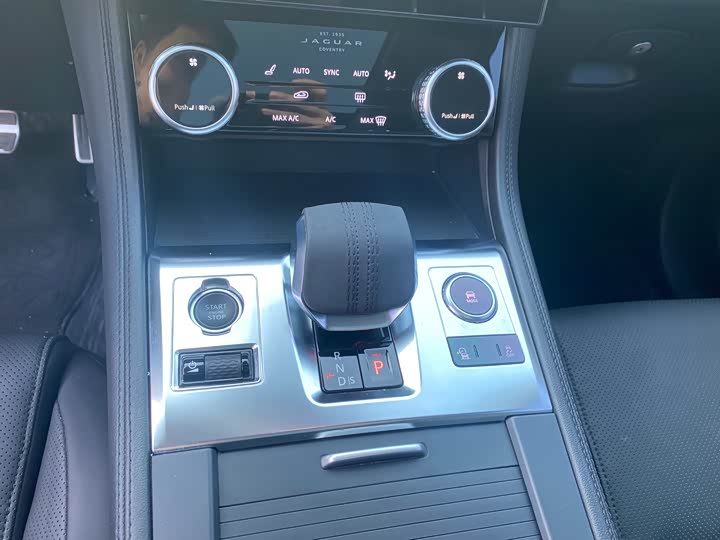 Фото 20 - Jaguar F-Pace