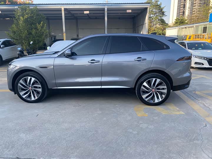 Фото 4 - Jaguar F-Pace