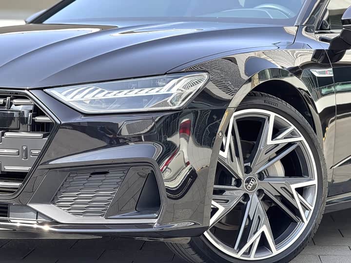 Фото 3 - Audi A7L