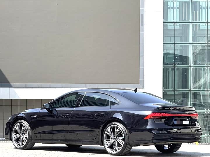 Фото 8 - Audi A7L