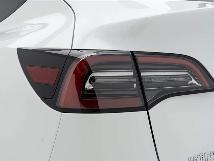 Фото 23 - Tesla Model Y