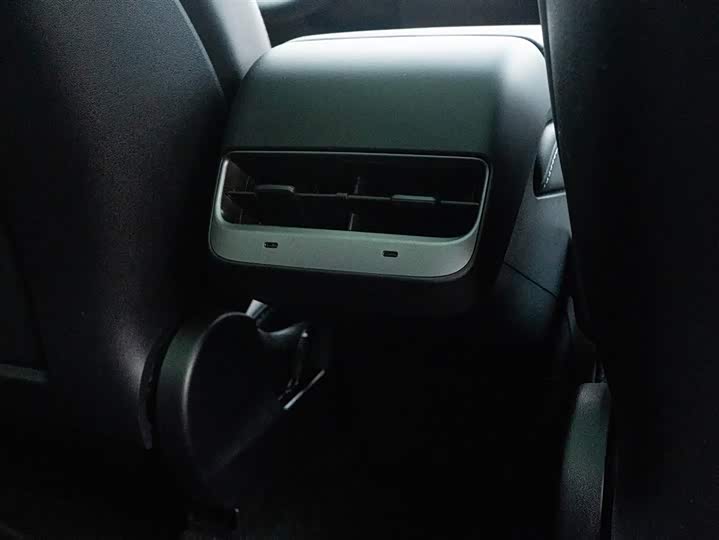 Фото 8 - Tesla Model Y