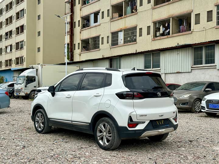 Фото 4 - Changan CS15