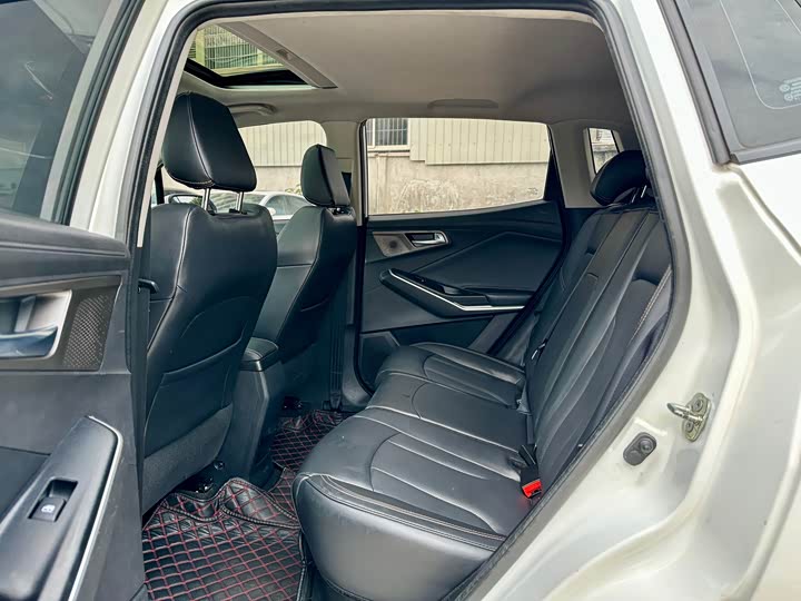 Фото 9 - Changan CS15