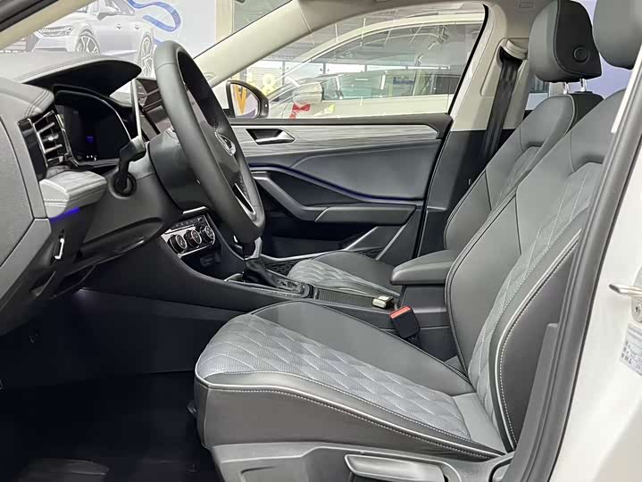 Фото 15 - Volkswagen Sagitar L