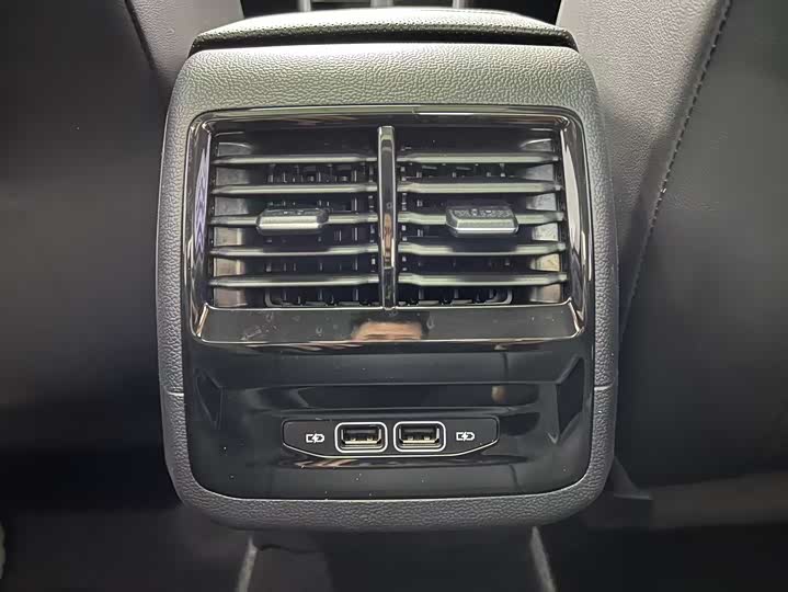 Фото 16 - Volkswagen Sagitar L