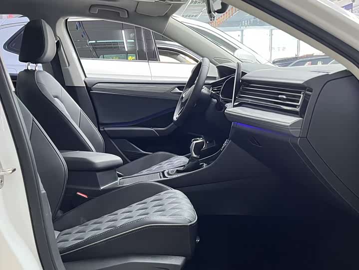 Фото 17 - Volkswagen Sagitar L