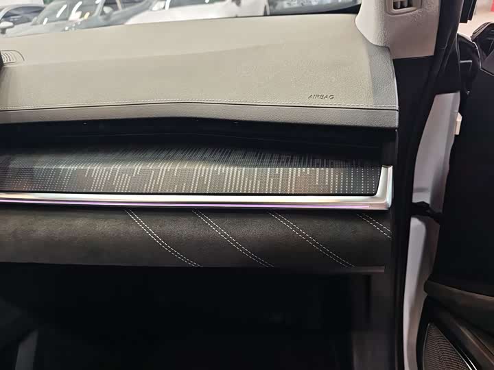 Фото 12 - Zeekr 001