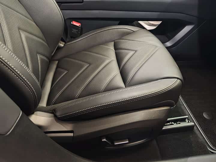 Фото 13 - Zeekr 001