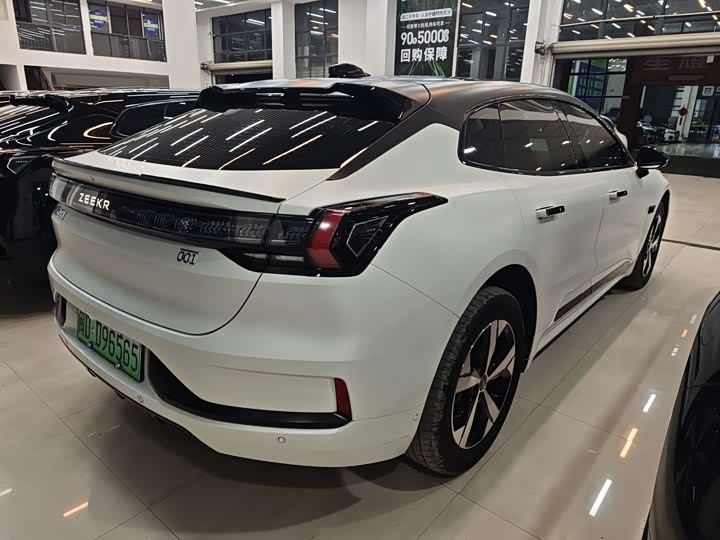 Фото 16 - Zeekr 001