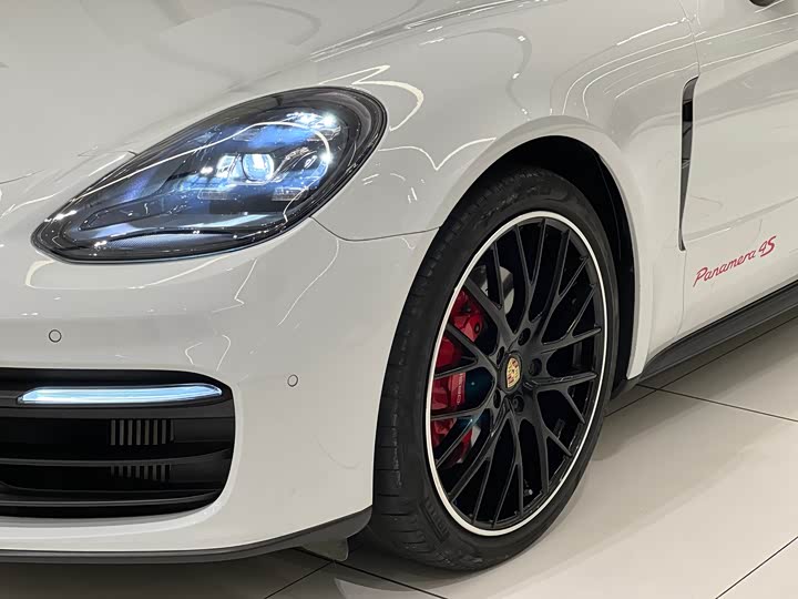 Фото 13 - Porsche Panamera