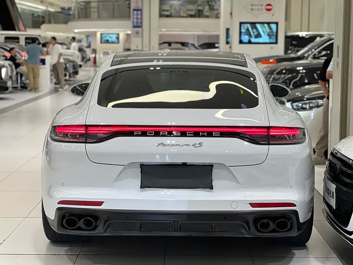 Фото 15 - Porsche Panamera