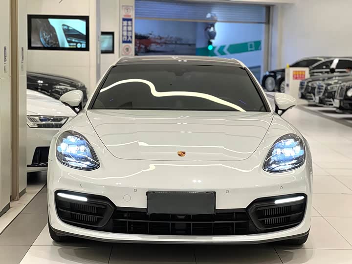 Фото 2 - Porsche Panamera