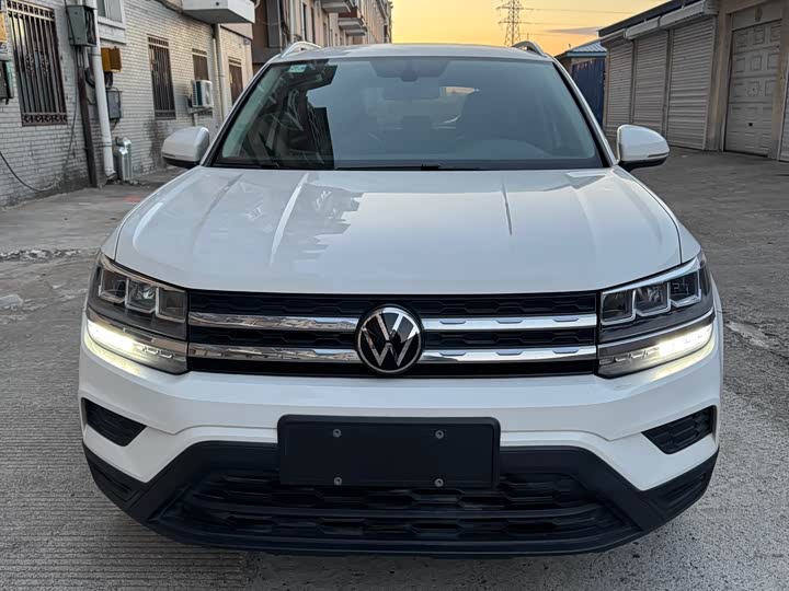 Фото 1 - Volkswagen Tharu