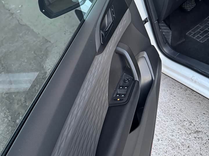 Фото 5 - Volkswagen Tharu