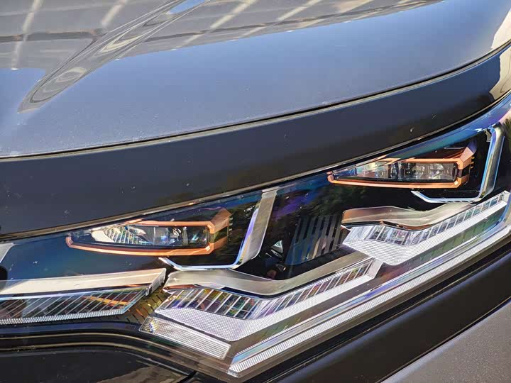 Фото 16 - Denza D9