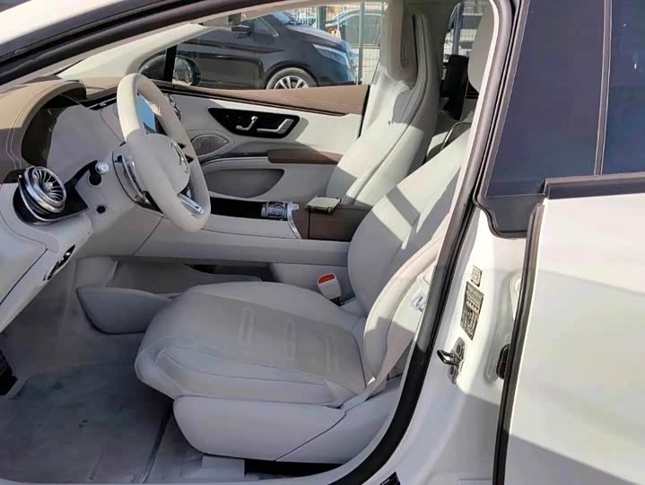 Фото 10 - Mercedes-Benz EQS AMG