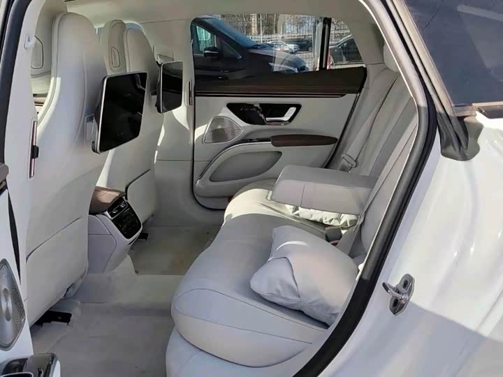 Фото 12 - Mercedes-Benz EQS AMG