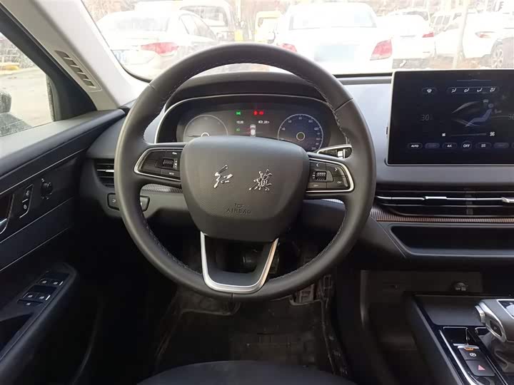 Фото 11 - Hongqi E-QM5