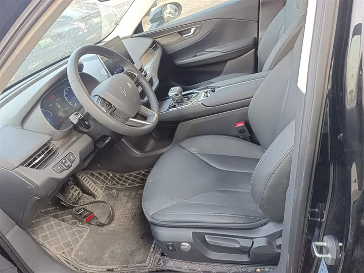 Фото 15 - Hongqi E-QM5