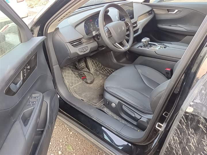 Фото 16 - Hongqi E-QM5