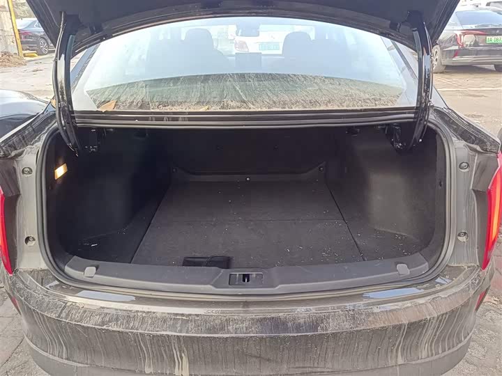 Фото 19 - Hongqi E-QM5