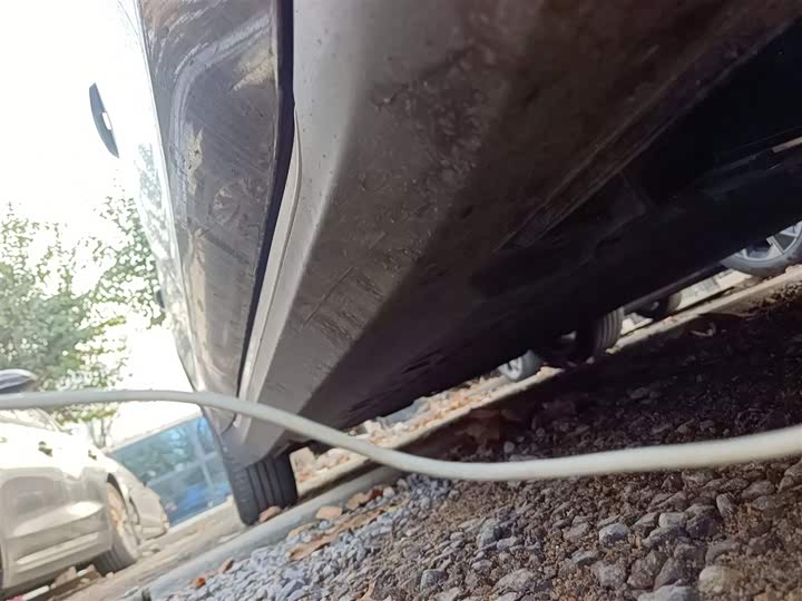 Фото 21 - Hongqi E-QM5