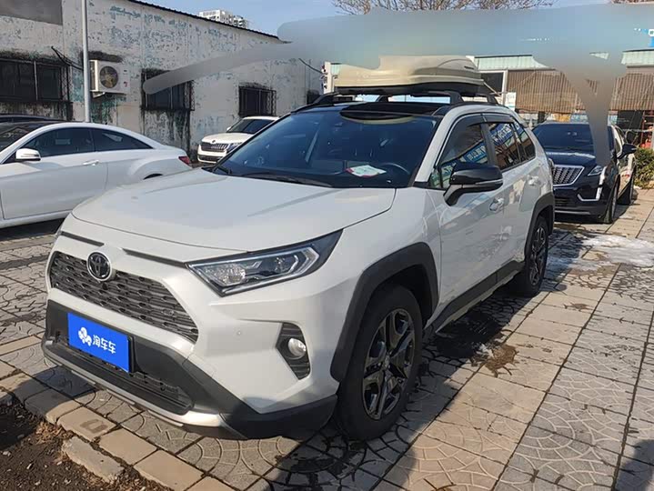 Фото 1 - Toyota RAV4