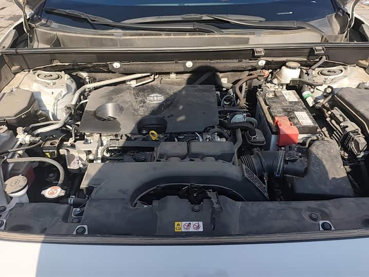 Фото 10 - Toyota RAV4