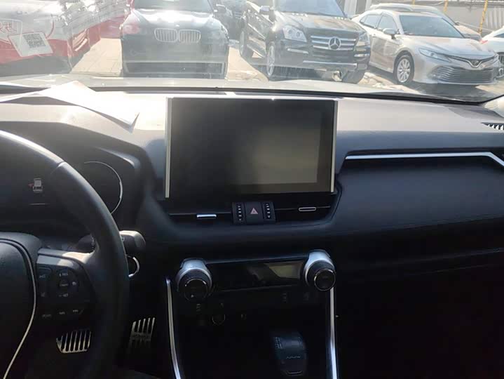 Фото 13 - Toyota RAV4