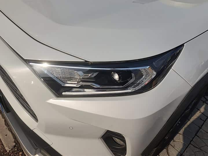 Фото 5 - Toyota RAV4