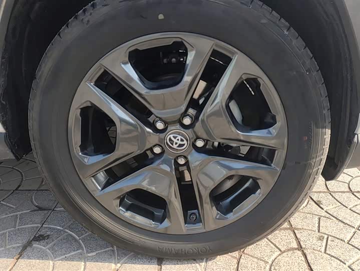 Фото 6 - Toyota RAV4