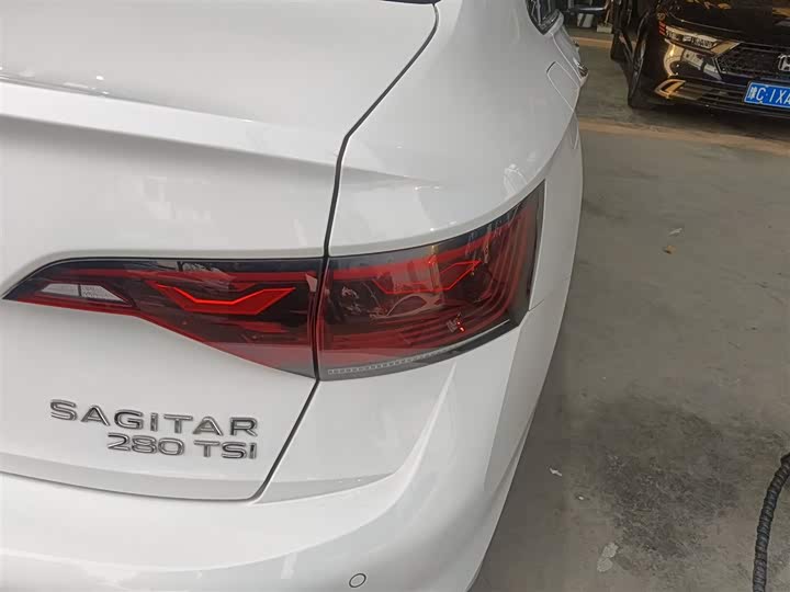 Фото 8 - Volkswagen Sagitar L