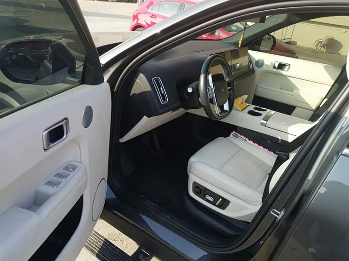 Фото 16 - LiXiang L9