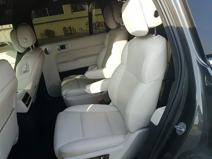 Фото 17 - LiXiang L9