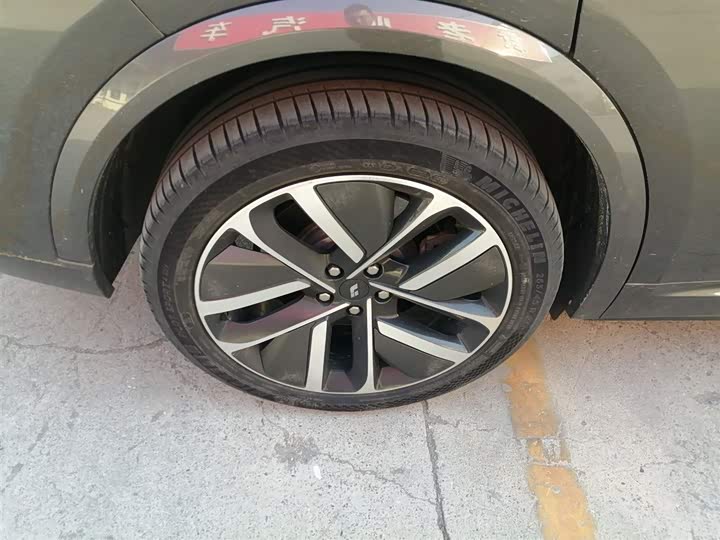 Фото 26 - LiXiang L9