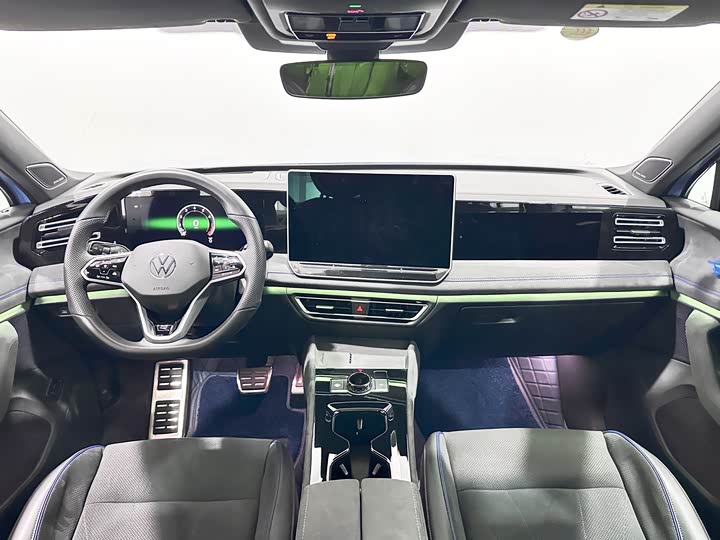 Фото 11 - Volkswagen Tiguan L Pro