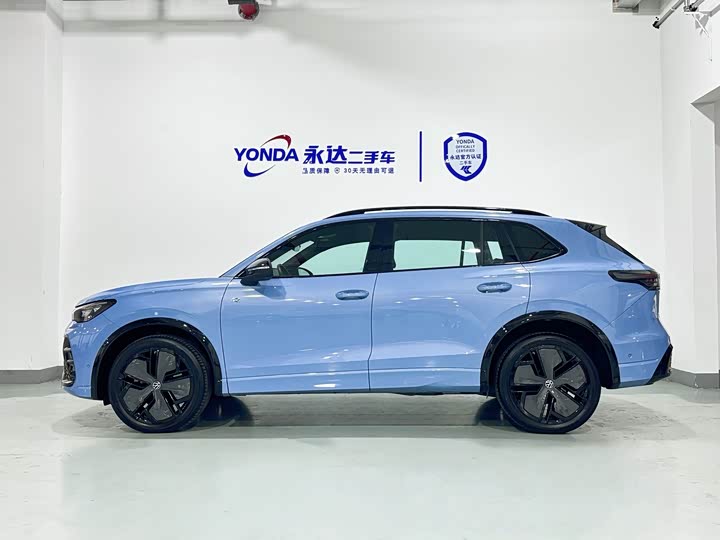 Фото 2 - Volkswagen Tiguan L Pro