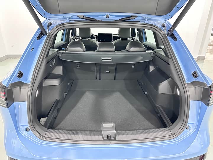 Фото 9 - Volkswagen Tiguan L Pro