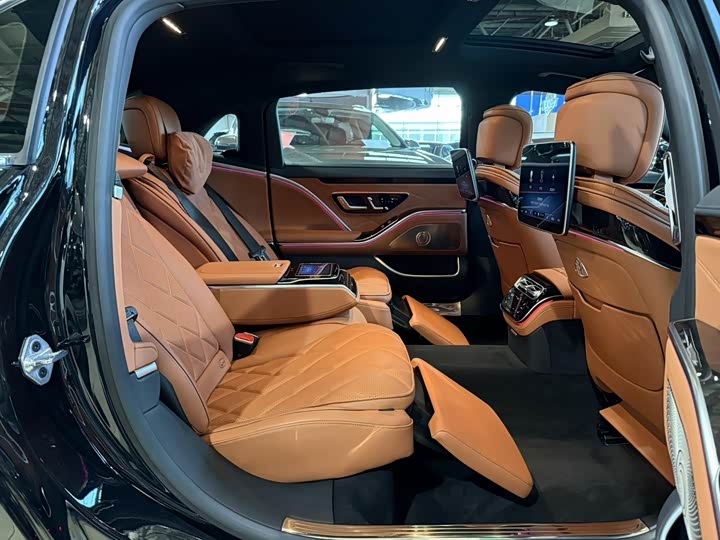Фото 9 - Mercedes-Benz Maybach S-Class