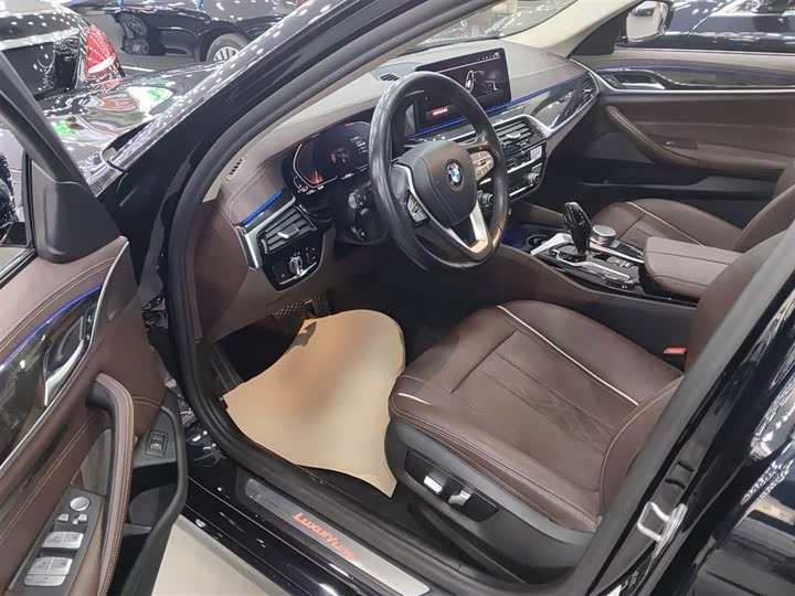 Фото 16 - BMW 5 Series