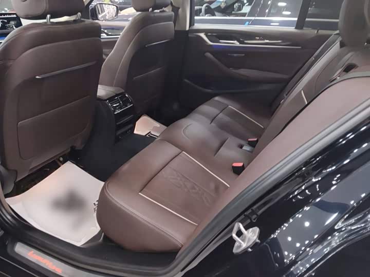 Фото 17 - BMW 5 Series