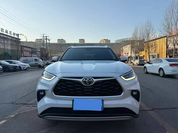 Фото 2 - Toyota Highlander