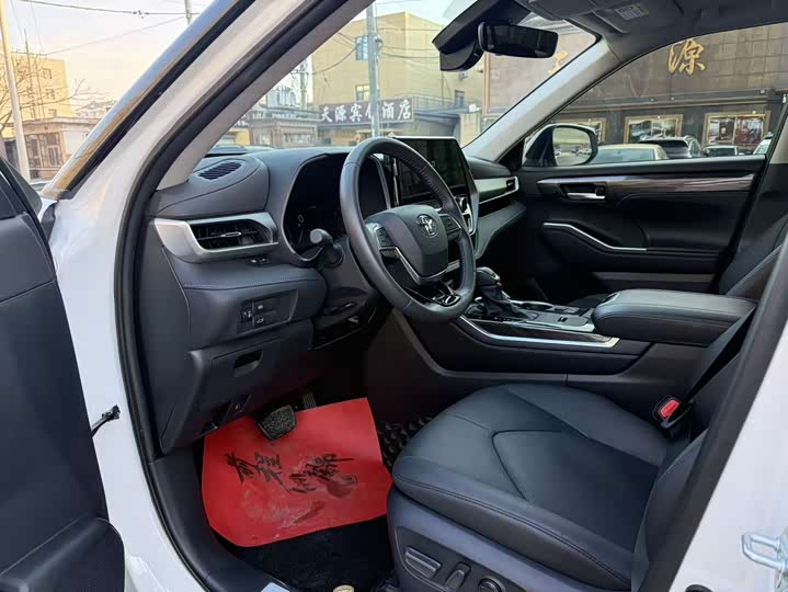 Фото 4 - Toyota Highlander