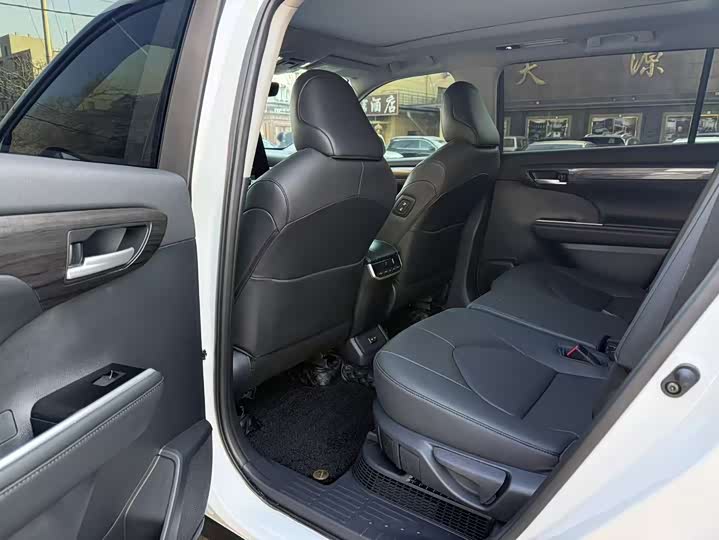 Фото 5 - Toyota Highlander