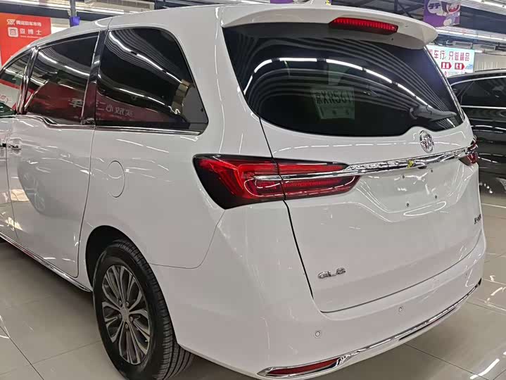Фото 3 - Buick GL8 ES